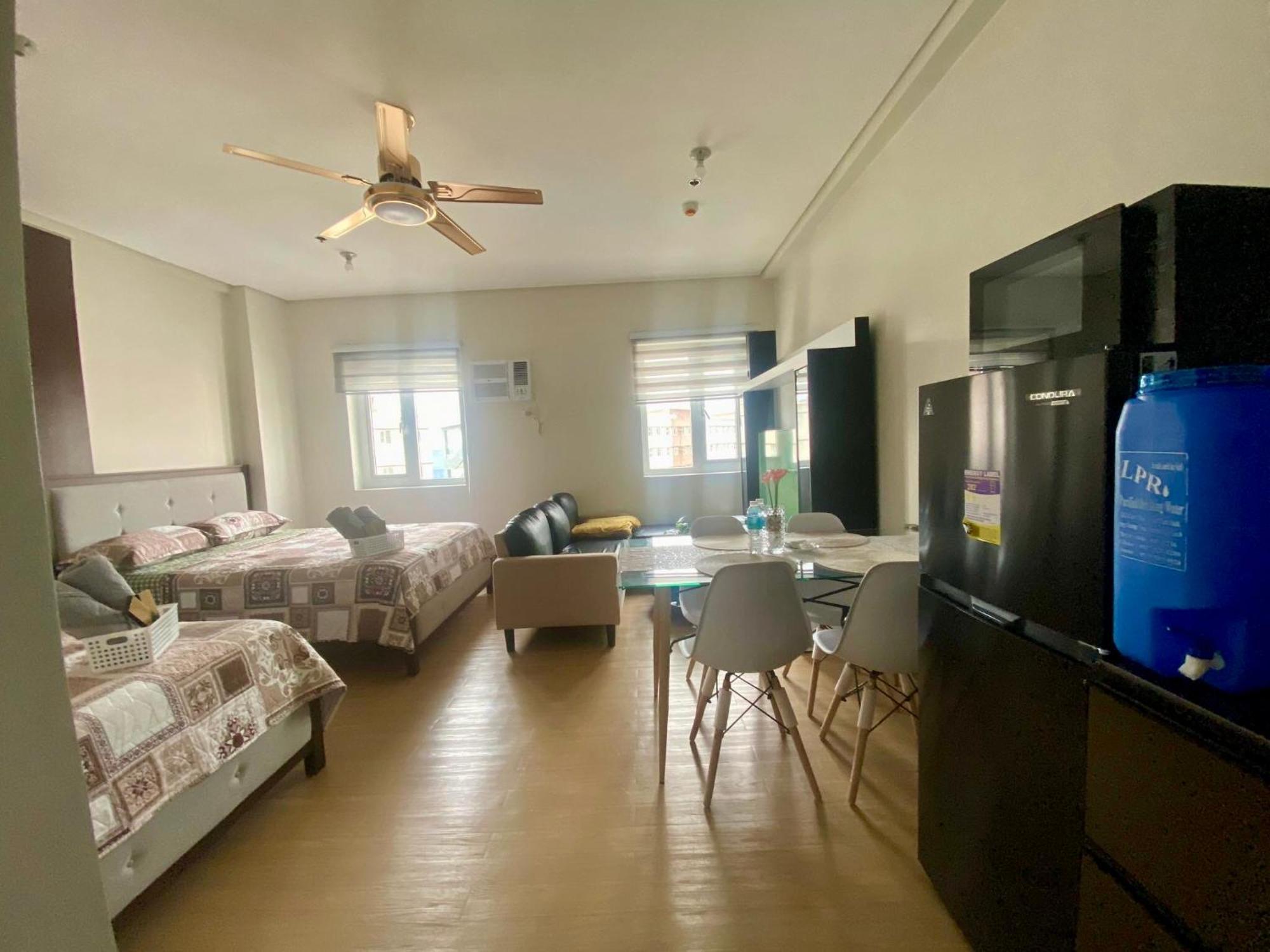 J & F Homestay - Cavite, Philippines Trece Martires Екстер'єр фото